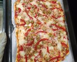 Foto del paso 5 de la receta: Pizza casera de atún, pimiento y olivas