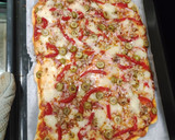 Foto del paso 5 de la receta: Pizza casera de atún, pimiento y olivas