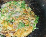 A picture of step 4 of Chive and Oyster Omelet.