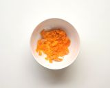 鹹蛋黃午餐肉脆條(影音食譜)的食譜步驟1照片