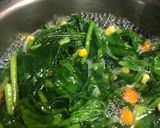 Foto langkah ke 4 dari resep Sayur Bening Bayam untuk si kecil.