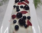 Foto del paso 4 de la receta: Arrollado Con Crema De Queso Y Frutos Rojos / Postre Tronco Navideño De Verano
