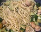 Foto del paso 7 de la receta: Spaghetti con calabacín, champiñón y gambones