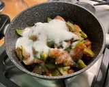 Une image de l'étape 4 de Compote de prunes, figues blanches et pétales de rose.