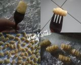 Foto langkah ke 2 dari resep Kue Garpu Manis / Biji Ketapang Renyah #KamisManis.