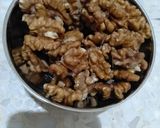 Foto langkah ke 1 dari resep Walnut Barfi/Akhrot Halwa.