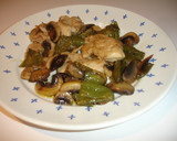 Foto del paso 9 de la receta: Pechuga revuelta con pimientos verdes y champiñones