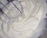 Foto del paso 1 de la receta: Pionono Con Queso Crema y Mermelada