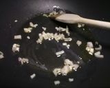 A picture of step 3 of Fettuccine with mushrooms, Basil and goat's cheese.