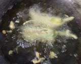 A picture of step 3 of Mirchi pakora.