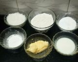 કોકોનટ કૂકીઝ(Coconut Cookies Recipe in Gujarati) રેસીપી સ્ટેપ1ફોટો