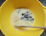 Foto del paso 2 de la receta: Bizcochitos con peras y arándanos