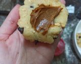 Foto del paso 3 de la receta: Galletitas con chips rellenas de dulce de leche 🙌🏻
