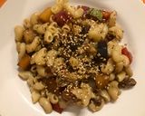 Foto del paso 5 de la receta: Fideos con verduras salteadas con salsa de soja y semillas de sésamo tostadas