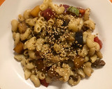Foto del paso 5 de la receta: Fideos con verduras salteadas con salsa de soja y semillas de sésamo tostadas