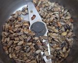 Foto del paso 1 de la receta: Infusión de cardo mariano con romero y limón 🫖
