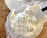 Foto del passaggio 2 della ricetta Crema al latte kinder (senza cottura)