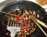 Foto langkah ke 3 dari resep Oseng ati pedes lombok merah ijo.