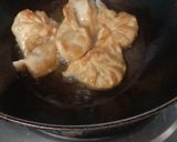 A picture of step 6 of Fried veggie momos....