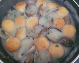 Foto del paso 4 de la receta: Albóndigas de brandada de bacalao en salsa verde con almejas