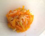 Foto del passaggio 4 della ricetta Tagliatelle con crema di pesche e peperoni in agrodolce su filetto persico