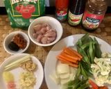 Foto langkah ke 1 dari resep Gai Pad Nam Prik Pao (Thai Chili Paste Chicken Stir Fry) 🇹🇭.