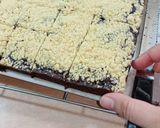 Foto langkah ke 8 dari resep Streusel banana brownies.