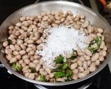A picture of step 3 of Peanut sundal.