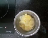 Hình bước làm 2 của món Snack khoai tây chiên bơ 🍟