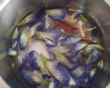 A picture of step 2 of Butterfly pea flower tea.