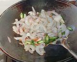 Foto langkah ke 2 dari resep Udang cabai hijau.