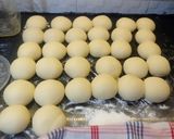 Foto langkah ke 4 dari resep Donat Maizena.