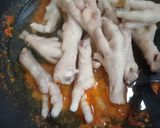Foto langkah ke 4 dari resep Rujak Ceker Daun Jeruk.