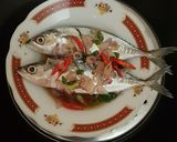 Foto langkah ke 2 dari resep Ikan kembung kukus.