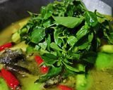 Foto langkah ke 6 dari resep Kepala Kerapu Kuah Kuning.