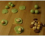 Mogyorós-marcipános mézes puszedli recept fázis 3 fotója