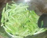 Foto langkah ke 2 dari resep Tumis Timun Labu Siam.