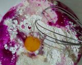 Foto langkah ke 2 dari resep Pancake Buah Naga.