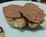 Foto del paso 5 de la receta: "Sándwich" de berenjena🍆, morradela, salchicha y queso🧀🥩🍗