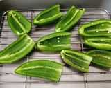 รูปขั้นตอนการทำที่ 3 ของ พริกฮาลาปินโน่ยัดไส้ (Jalapeno Poppers with Steak)