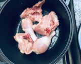 Foto del paso 1 de la receta: Pollo al romero con crema