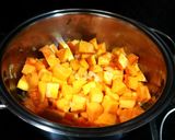 Foto del paso 2 de la receta: Crema de calabaza con jamón currado