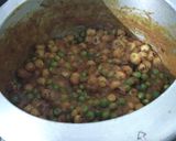 A picture of step 3 of Matar makhana curry.