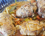 Foto del paso 7 de la receta: Contramuslos de pollo rellenos de dátiles y jamón serrano