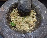 सुक्या बोंबीलाची चटणी /ठेचा (sukya bombilachi chutney recipe in marathi) रेसिपी स्टेप 2 फोटो 