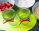 รูปขั้นตอนการทำที่ 2 ของ Strawberry Yogurt Parfait (แบบง่ายๆ)