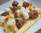 Une image de l'étape 6 de Salade de Rigatoni aux boulettes de viande hachée et mozzarella 🍛.