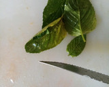 Foto del paso 5 de la receta: Ensalada de habitas baby en aceite con anchoas en conserva
