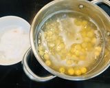 A picture of step 2 of Lotus Seed and Dried Longan Sweet Soup.