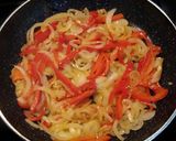 Foto del paso 4 de la receta: Filetes de lomo de cerdo a la plancha con guarnición de sofrito